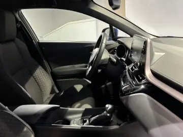 TOYOTA Toyota C-HR C-HR 1.8 Hybrid E-CVT Business