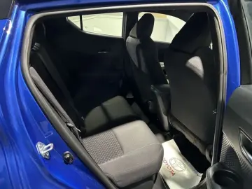 TOYOTA Toyota C-HR C-HR 1.8 Hybrid E-CVT Business