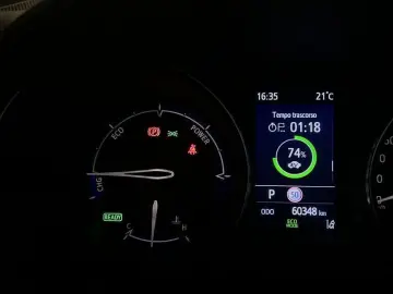 TOYOTA Toyota C-HR C-HR 1.8 Hybrid E-CVT Business