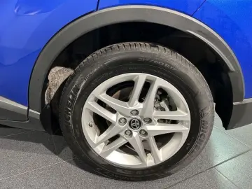 TOYOTA Toyota C-HR C-HR 1.8 Hybrid E-CVT Business