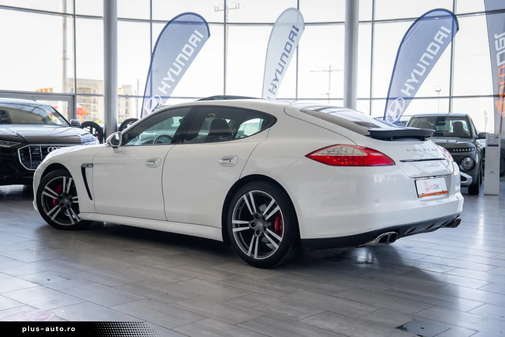 Porsche Panamera 4S V8 4.8