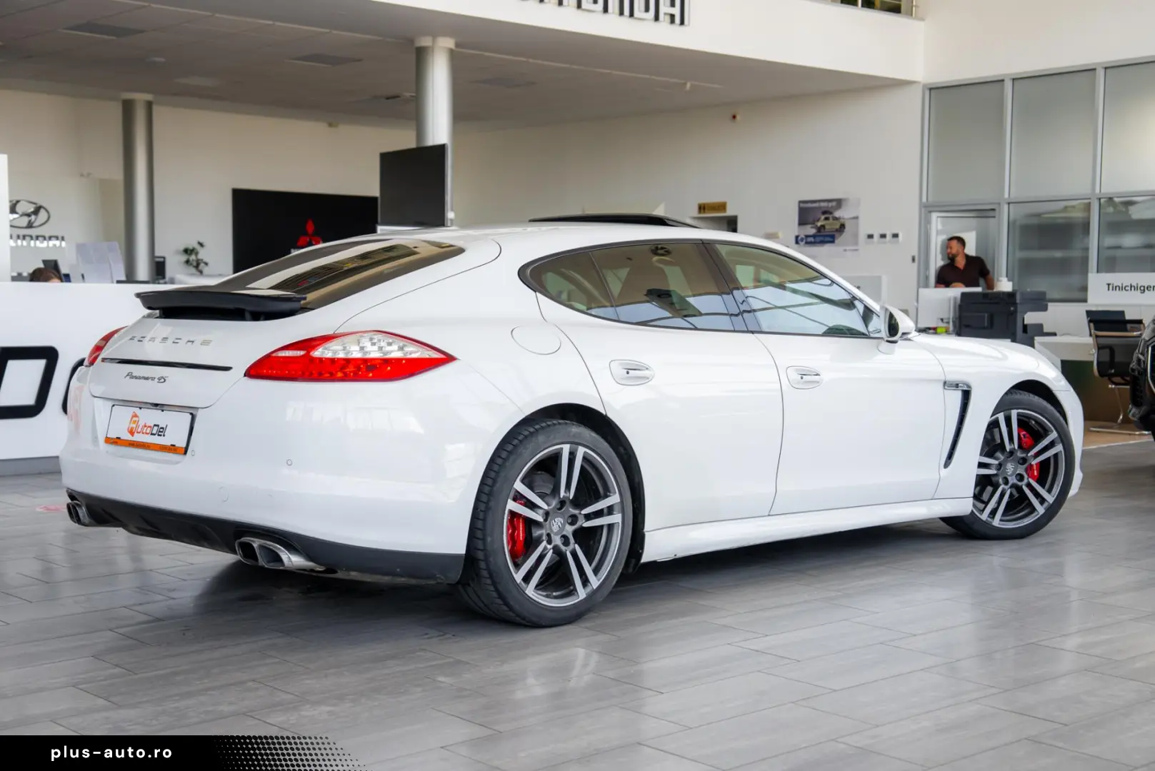 Porsche Panamera 4S V8 4.8