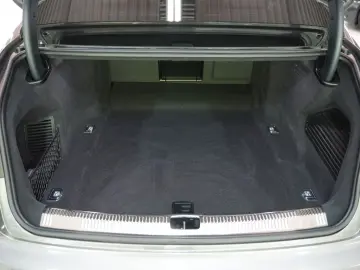 AUDI A8 55 TFSI quattr ACC HUD LEDER PANO STHZ MATRIX
