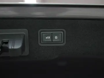 AUDI A8 55 TFSI quattr ACC HUD LEDER PANO STHZ MATRIX