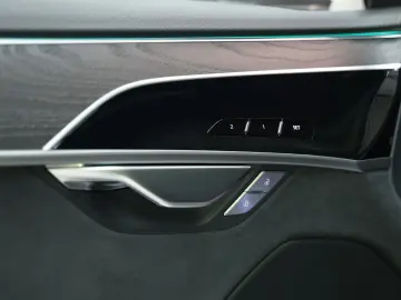 AUDI A8 55 TFSI quattr ACC HUD LEDER PANO STHZ MATRIX
