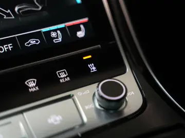 AUDI A8 55 TFSI quattr ACC HUD LEDER PANO STHZ MATRIX