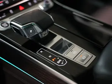 AUDI A8 55 TFSI quattr ACC HUD LEDER PANO STHZ MATRIX