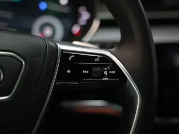 AUDI A8 55 TFSI quattr ACC HUD LEDER PANO STHZ MATRIX