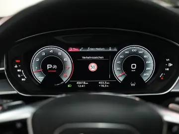 AUDI A8 55 TFSI quattr ACC HUD LEDER PANO STHZ MATRIX