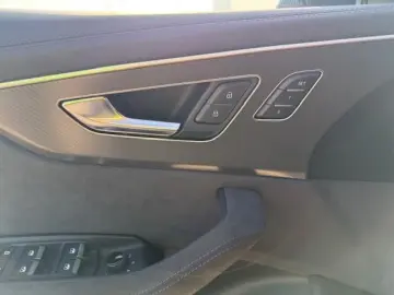 AUDI RSQ8 performance #25 #RS Design blau #305 km h