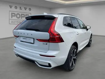 VOLVO XC60 B5 AWD Ultra Dark 360  ACC AHK B&W HUD LUFT