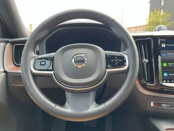VOLVO XC60 B5 AWD Ultra Dark 360  ACC AHK B&W HUD LUFT
