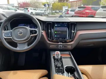 VOLVO XC60 B5 AWD Ultra Dark 360  ACC AHK B&W HUD LUFT