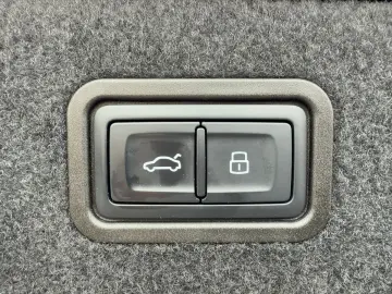 AUDI A8 L 60 TFSI e QU MATRIX NAV HuD B&O TV AIR PANO