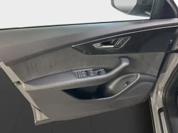 AUDI Q8 50 TDI quattro S line competition     AHK