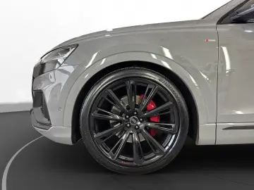 AUDI Q8 50 TDI quattro S line competition     AHK