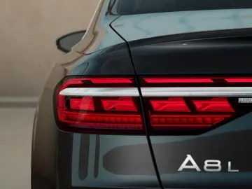 AUDI A8 lang 60 TFSI e quattro Matrix AHK HUD Luft