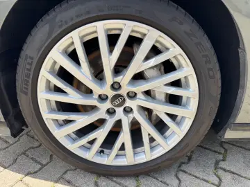 AUDI A8 55TFSI L quatt. S-line HD-Matrix B&O
