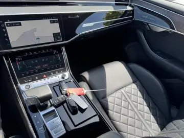 AUDI A8 55TFSI L quatt. S-line HD-Matrix B&O