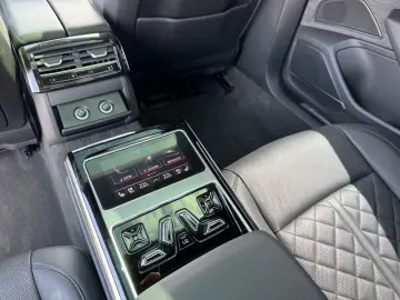 AUDI A8 55TFSI L quatt. S-line HD-Matrix B&O