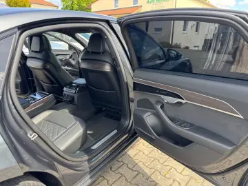 AUDI A8 55TFSI L quatt. S-line HD-Matrix B&O