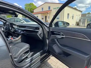 AUDI A8 55TFSI L quatt. S-line HD-Matrix B&O