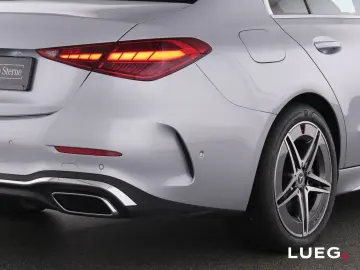 MERCEDES-BENZ C 300 d AMG Pano Burm DLight Distr HUD…