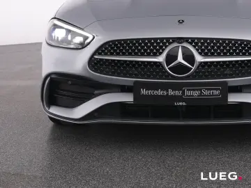 MERCEDES-BENZ C 300 d AMG Pano Burm DLight Distr HUD…