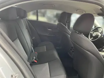 MERCEDES-BENZ C 220 d Avantgarde HUD Kamera KeyLess LED Navi