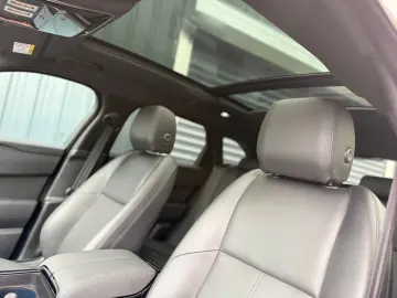 LAND ROVER Range Rover Velar R-Dynamic SE Panorama ACC 1Han