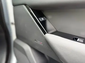 LAND ROVER Range Rover Velar R-Dynamic SE Panorama ACC 1Han