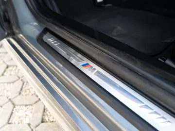 BMW 320i Limousine M-Sport GSD Navi ParkAss S-Glas
