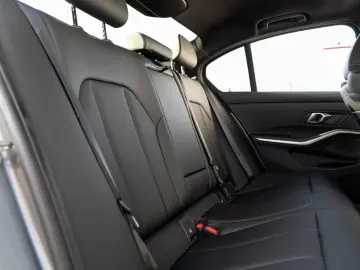 BMW 320i Limousine M-Sport GSD Navi ParkAss S-Glas