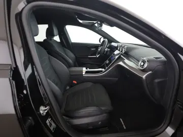 MERCEDES-BENZ C 300 e AMG Night MBUX Kamera LED Navi…