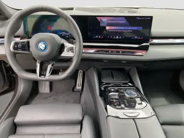 BMW 550e xDrive Limousine    M-Sport PRO AHK Sitzkli