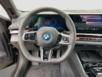 BMW 550e xDrive Limousine    M-Sport PRO AHK Sitzkli