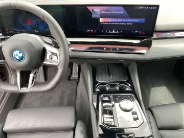 BMW 550e xDrive Limousine    M-Sport PRO AHK Sitzkli