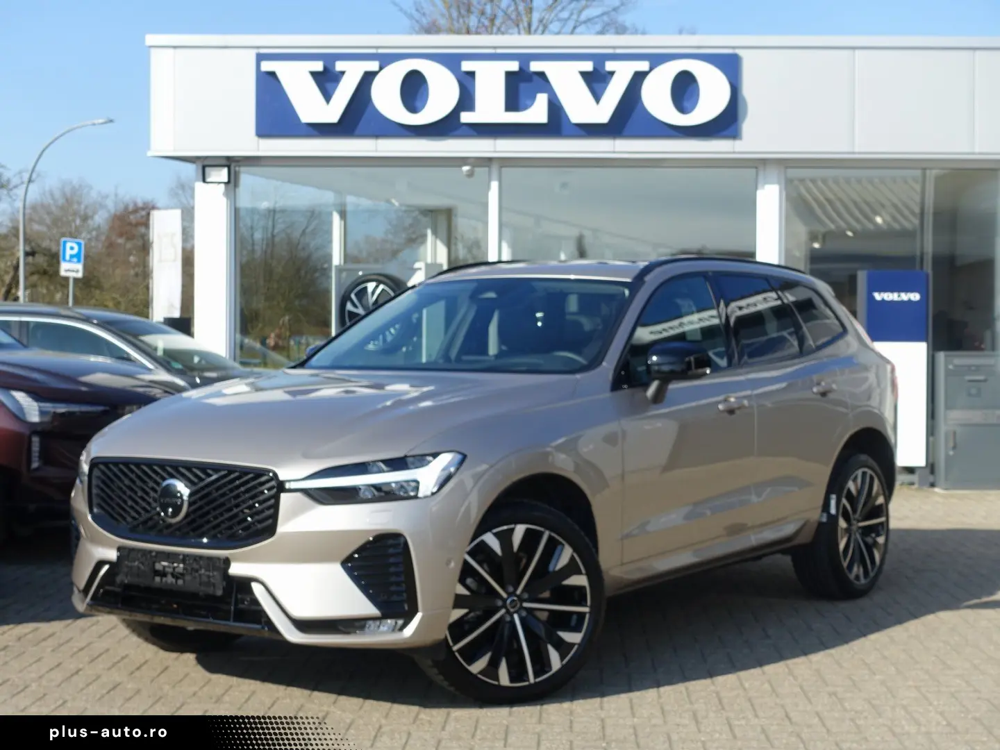 VOLVO XC60 Ultra Dark B5 AWD Mild-Hybrid PANO B&W LUFT