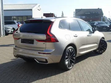 VOLVO XC60 Ultra Dark B5 AWD Mild-Hybrid PANO B&W LUFT