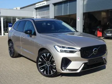 VOLVO XC60 Ultra Dark B5 AWD Mild-Hybrid PANO B&W LUFT