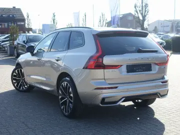 VOLVO XC60 Ultra Dark B5 AWD Mild-Hybrid PANO B&W LUFT