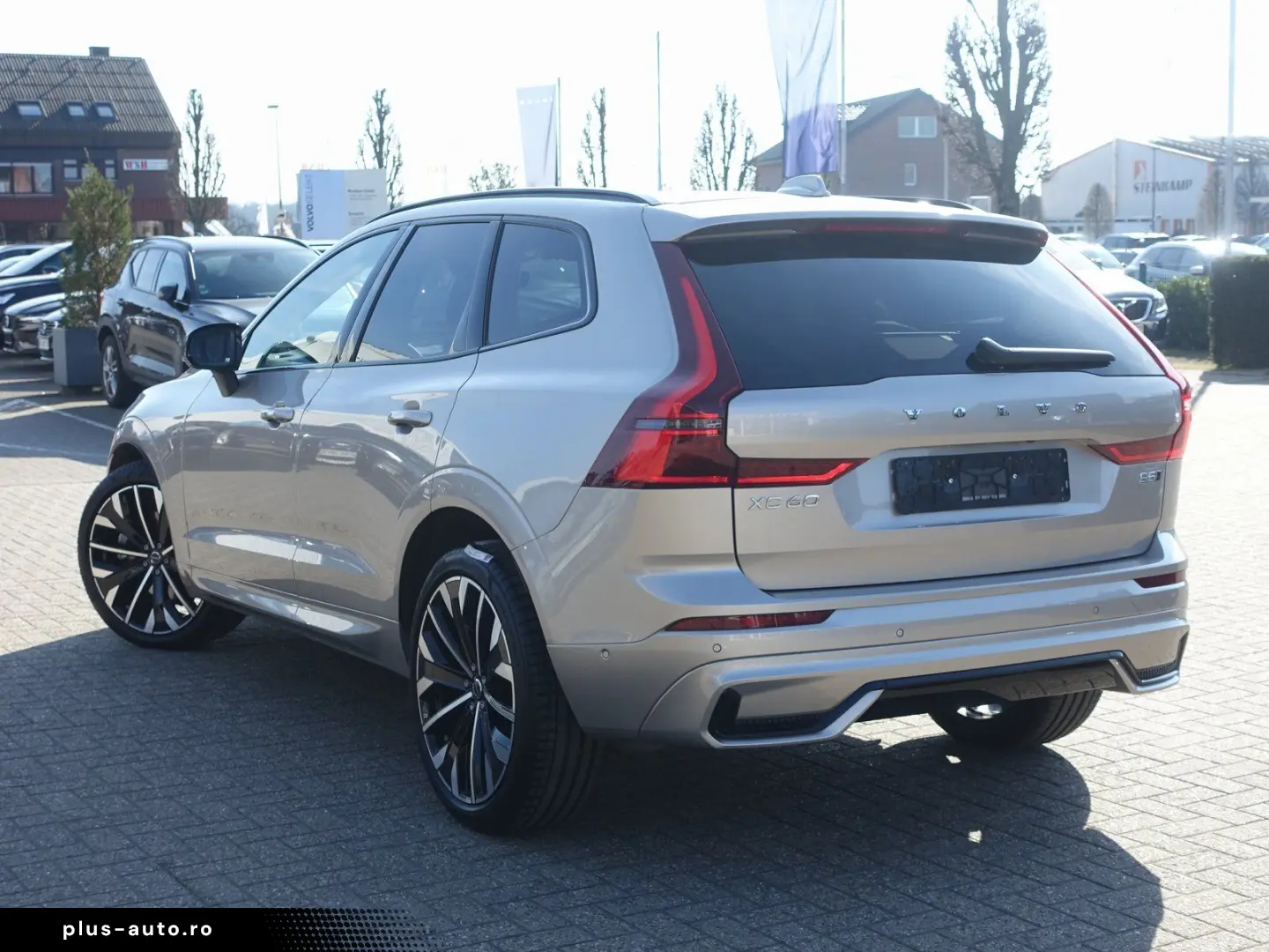 VOLVO XC60 Ultra Dark B5 AWD Mild-Hybrid PANO B&W LUFT