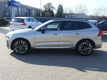 VOLVO XC60 Ultra Dark B5 AWD Mild-Hybrid PANO B&W LUFT
