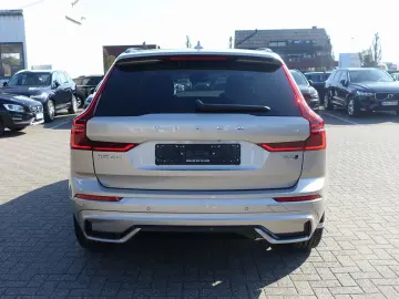 VOLVO XC60 Ultra Dark B5 AWD Mild-Hybrid PANO B&W LUFT