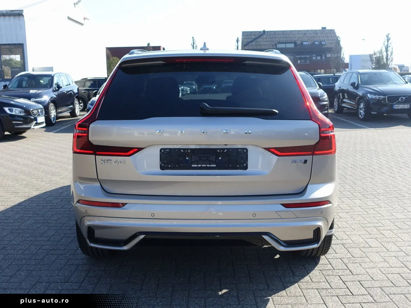 VOLVO XC60 Ultra Dark B5 AWD Mild-Hybrid PANO B&W LUFT