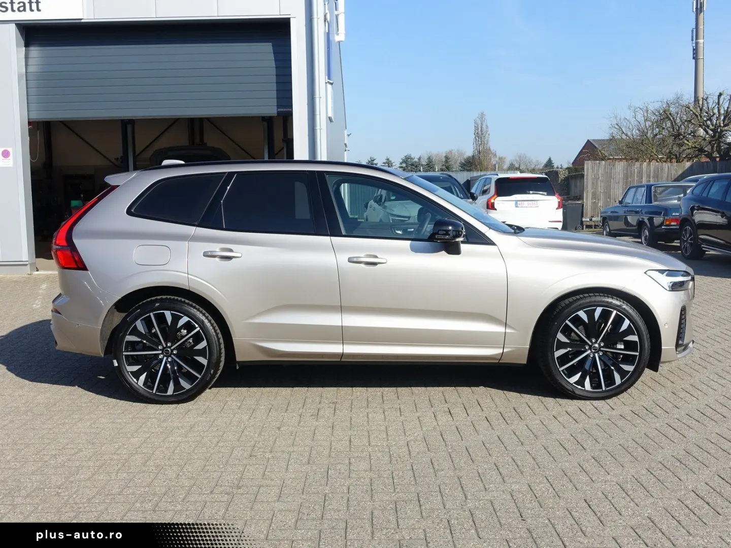VOLVO XC60 Ultra Dark B5 AWD Mild-Hybrid PANO B&W LUFT