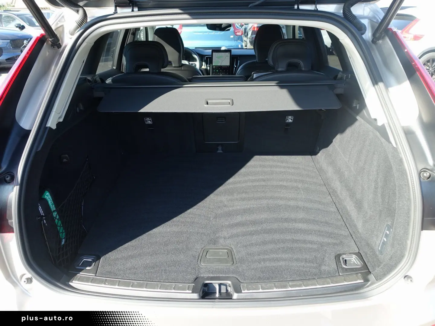 VOLVO XC60 Ultra Dark B5 AWD Mild-Hybrid PANO B&W LUFT