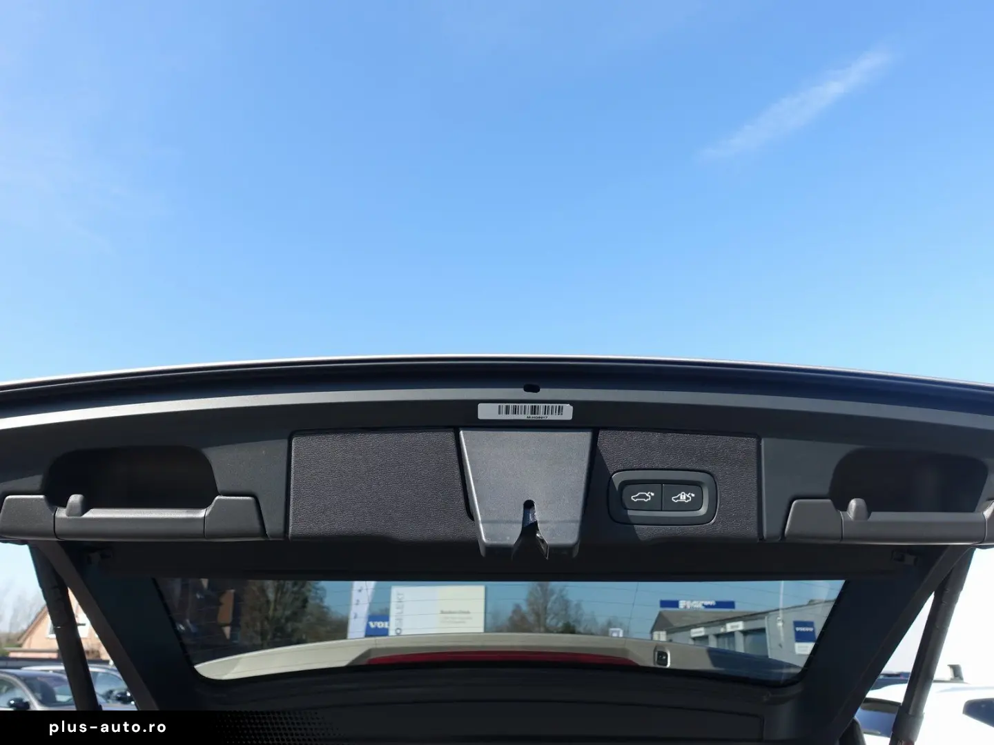 VOLVO XC60 Ultra Dark B5 AWD Mild-Hybrid PANO B&W LUFT