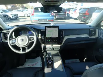 VOLVO XC60 Ultra Dark B5 AWD Mild-Hybrid PANO B&W LUFT