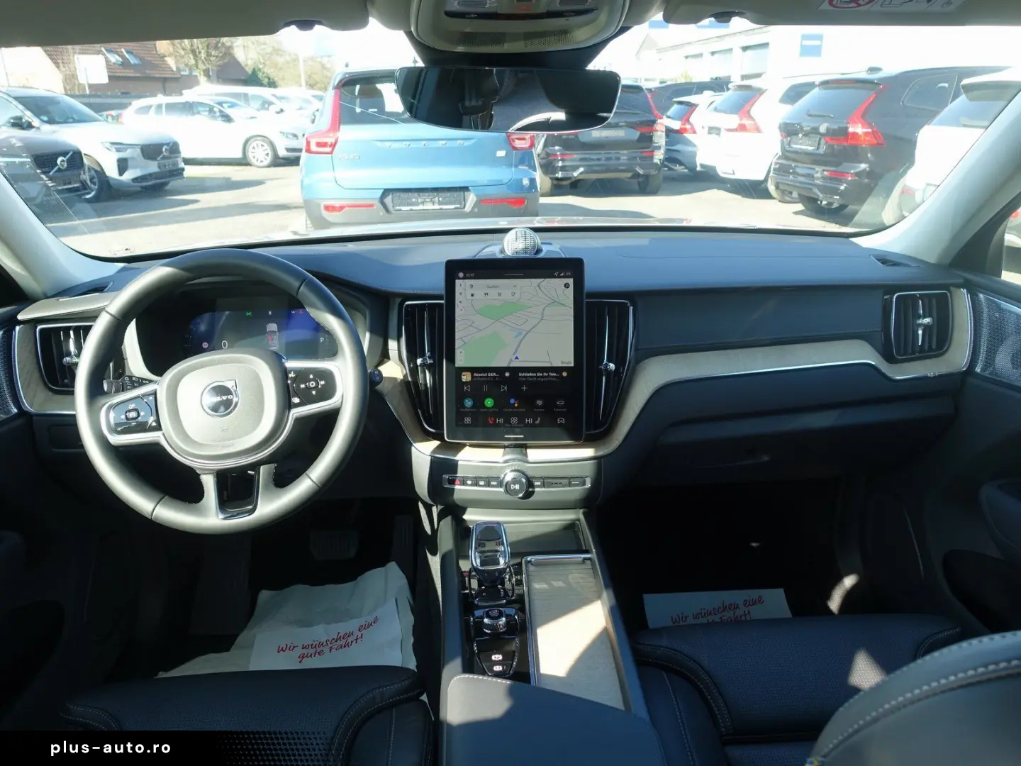VOLVO XC60 Ultra Dark B5 AWD Mild-Hybrid PANO B&W LUFT
